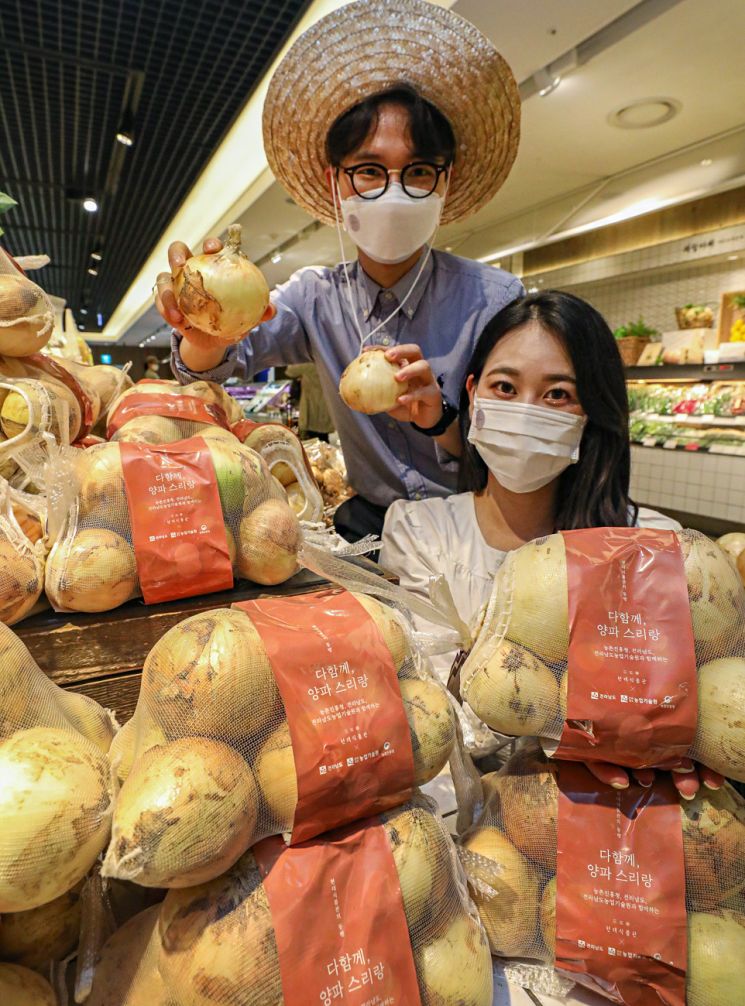 현대百, 국산 품종 농산물 육성 나선다…마늘·옥수수 등 판매 확대