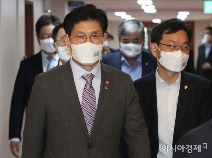[포토] 국무회의 참석하는 노형욱 장관