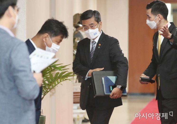 [포토] 국무회의 참석하는 서욱 국방장관