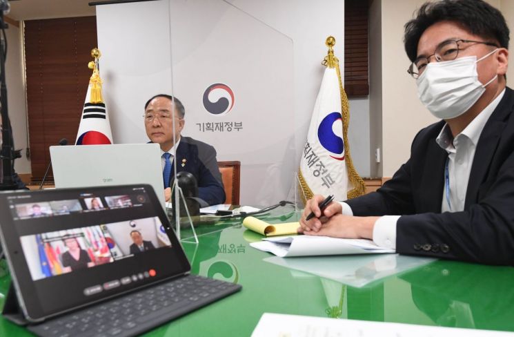 정부, EBRD 450만弗 추가 출연…홍남기 "신규 협력사업 韓기업 참여" 당부