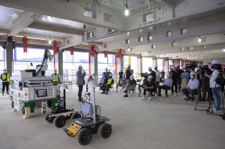 현대건설, 건설현장에 무인 로봇 도입 "품질·안전 혁신"
