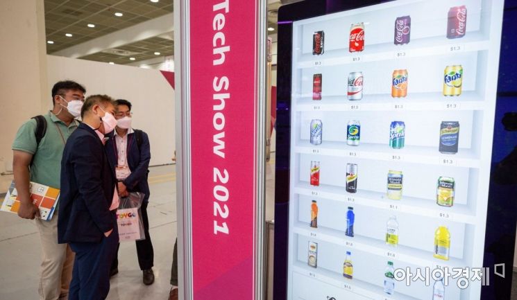 [포토]디지털 밴딩 보는 관람객들