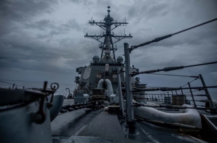 美 해군, 대만해협 통과 구축함 사진 공개...'항행의자유' 강조