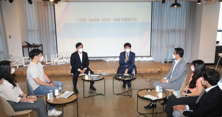 이준석 "송영길 '음모론' 가까운 말하는 거 무책임…뭔가 안다면 밝혀라"