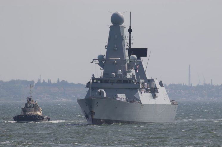 영국 해군의 미사일 구축함 '디펜더' [이미지출처=로이터연합뉴스]