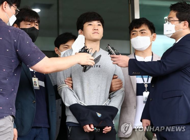 얼굴 드러낸 최찬욱 "온라인서 노예놀이 보고 호기심에…"