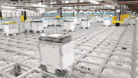 오카도의 로봇 물류센터 'CFC'의 내부 모습. / 사진=오카도 유튜브 영상