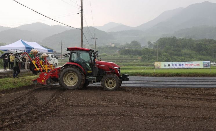 구례군, 친환경 논 콩 기계화 파종 연시회 개최