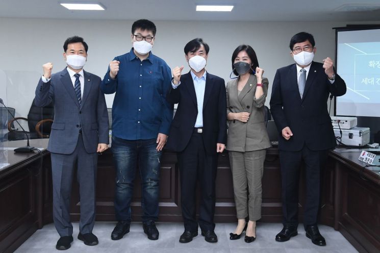 '능력주의식 공정' 내건 이준석, 정말 2030의 '세대정신'일까