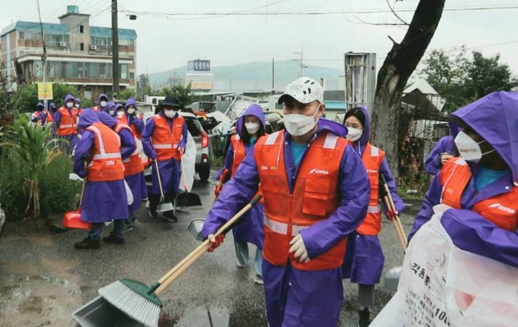 쿠팡 임직원 60여명, 덕평리 인근 마을 환경 정화활동 자원 봉사