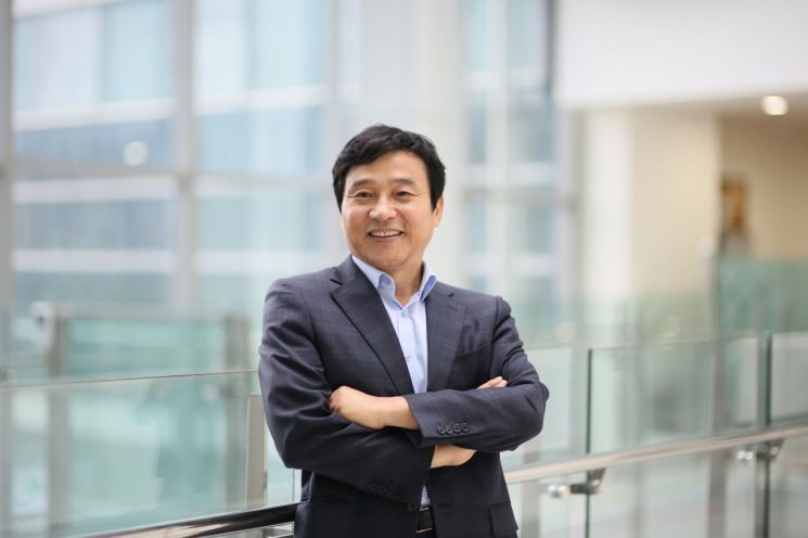 [단독]"코로나 국산 DNA 백신 끝까지 개발…안전성으로 승부"