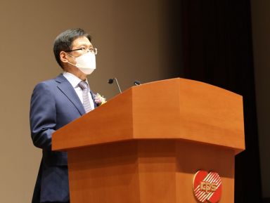 김홍연 한전KPS 신임 사장이 25일 나주 본사 빛가람홀에서 개최된 취임식에서 "'세계 넘버원 전력설비 정비산업 그랜드 플랫폼 기업'을 향해 나아가자"고 강조하고 있다.