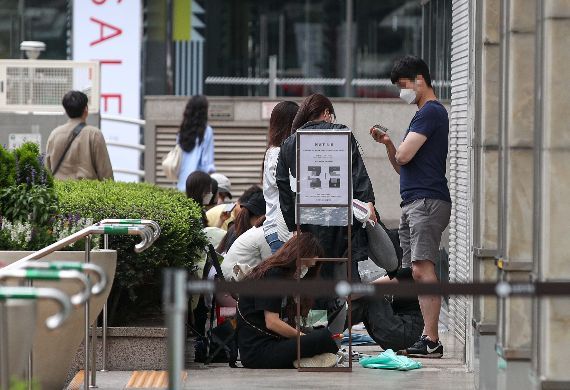 명품 판도 뒤집혔다…비싸게 판 샤넬, '만년 1등' 누르고 정상 차지