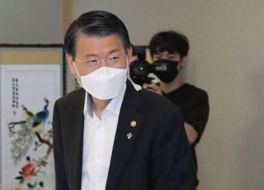은성수 "금리상승기 부담, 은행과 차주의 분담 검토해달라" 