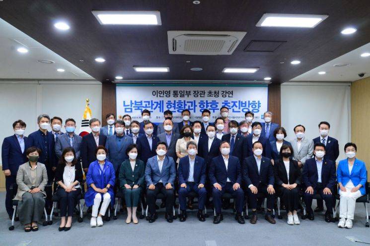 이인영 통일부장관 "한반도 평화 위해 코로나19 보건의료 비롯 포괄적 인도분야 협력 시작 필요"