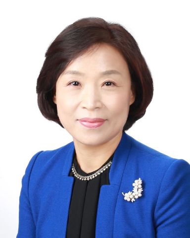 사천시 최초 여성 국장으로 발령된 임호숙 신임 국장.[이미지출처=사천시]