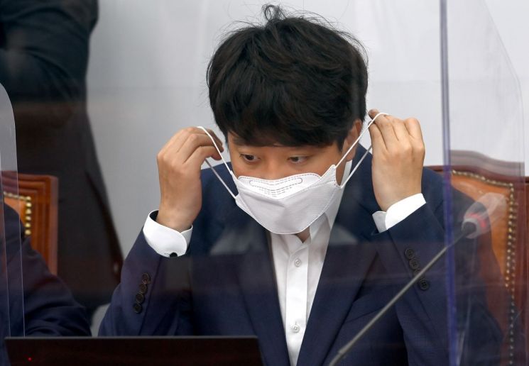 이준석 국민의힘 대표가 지난 1일 서울 여의도 국회에서 열린 최고위원회의에 참석했다. [이미지출처=연합뉴스]