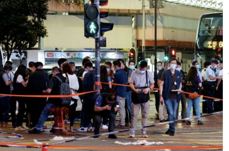 '홍콩 경찰 피습' 일파만파...홍콩 음료회사 中불매운동