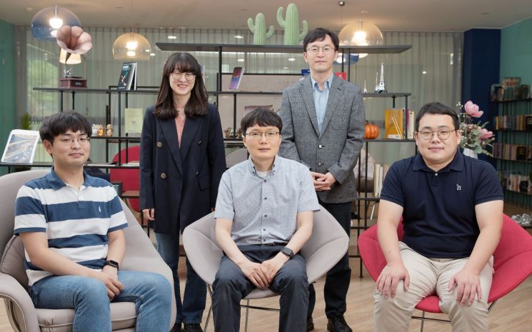 엄청 쌓이는데 전력은 다잡아먹고, ‘데이터’를 부탁해 … UNIST, 데이터센터 효율 기술개발 나섰다