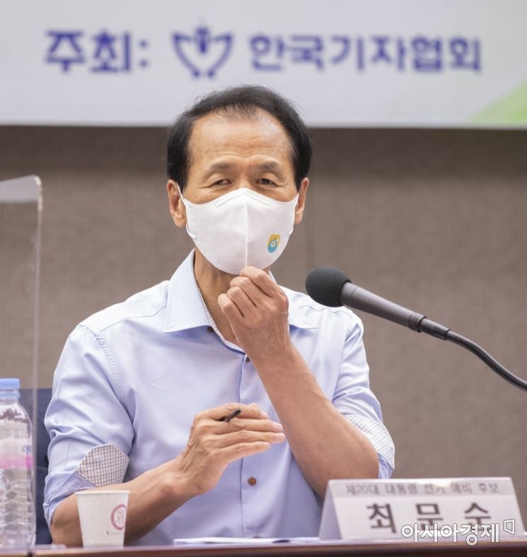 더불어민주당 대선경선 후보인 최문순 강원지사가 6일 서울 중구 프레스센터에서 열린 기자협회 대선후보 초청 토론회에 참석, 인사말을 하고 있다./국회사진기자단