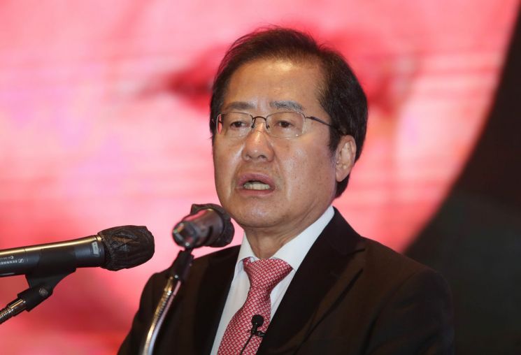 홍준표 "이재명, 무상연애 스캔들 돌파 위한 나훈아식 행동 부적절…명명백백 밝혀야"