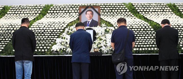 故 박원순 부인 강난희 "남편 1주기 가족끼리 지내기로…코로나 우려"