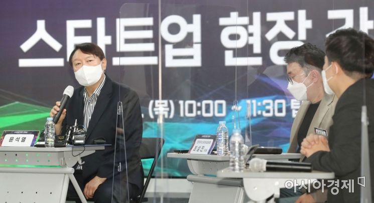 윤석열 전 검찰총장이 8일 서울 강남구 역삼동 팁스타운에서 열린 '스타트업 현장 간담회'에 참석, 인사말을 하고 있다./국회사진기자단
