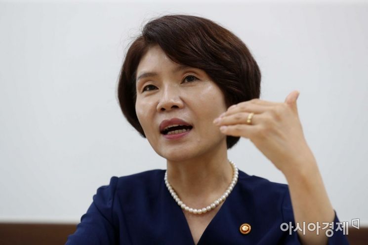 한정애 환경부 장관이 9일 아시아경제와 인터뷰하고 있다. /문호남 기자 munonam@