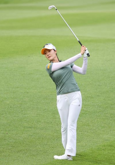 오지현이 대보하우스디오픈 첫날 18번홀에서 두번째 샷을 하고 있다. 사진제공=KLPGA