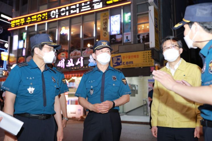 최관호 신임 서울경찰청장, 강남 유흥시설 불법영업 단속 현장 격려