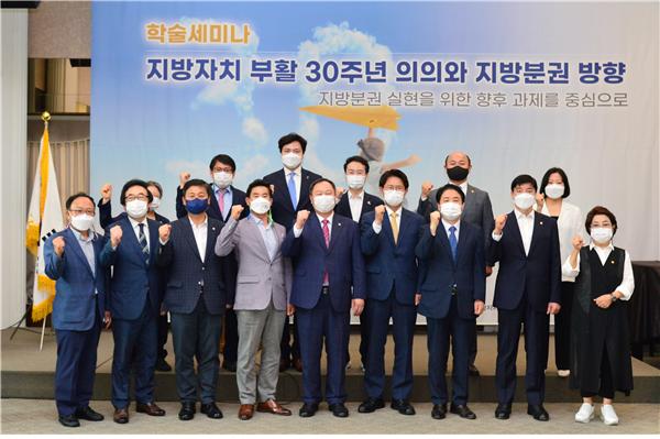 김인호 서울시의회 의장 "자치분권 시대의 2막을 이끌어 갈 것"