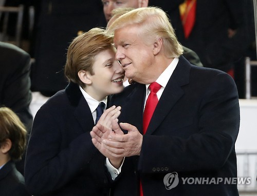 '키 2m, 몸무게 105kg' 트럼프 막내아들, 몰라보게 성장했다