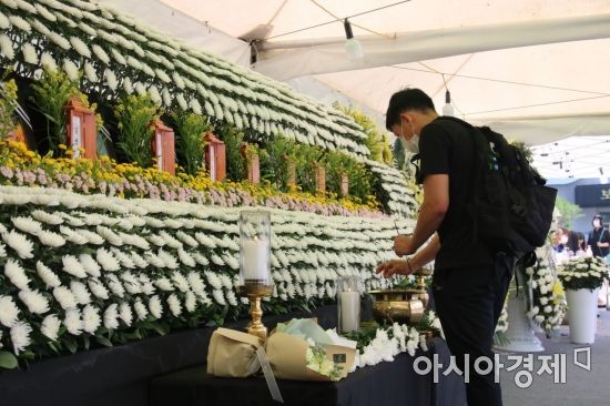 광주시·전남도 공직자들 '건물붕괴' 피해 가족에 성금 전달