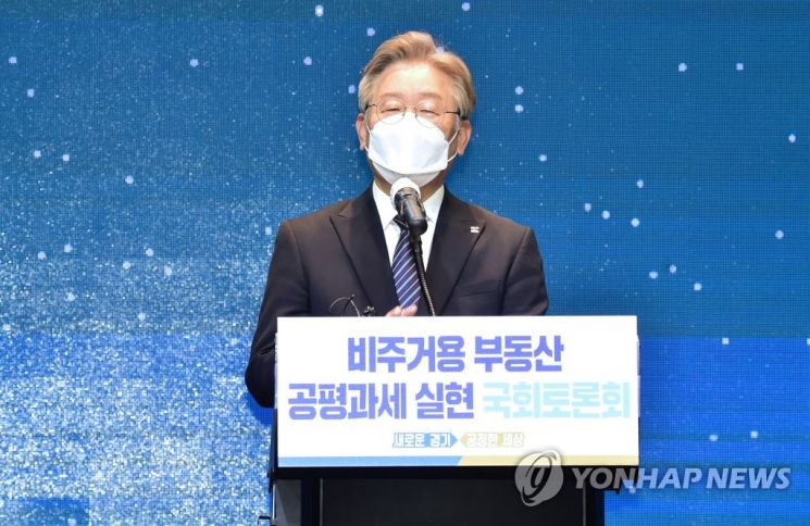 이재명 "결혼 전 일 어떻게 책임" vs 이낙연 "대통령 전 일 묻지 말자는 얘기…" '尹 배우자 논란' 입장차이