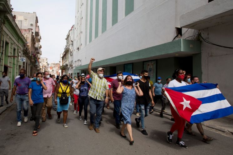 코로나 경제난에 신음, 쿠바 반정부 시위 