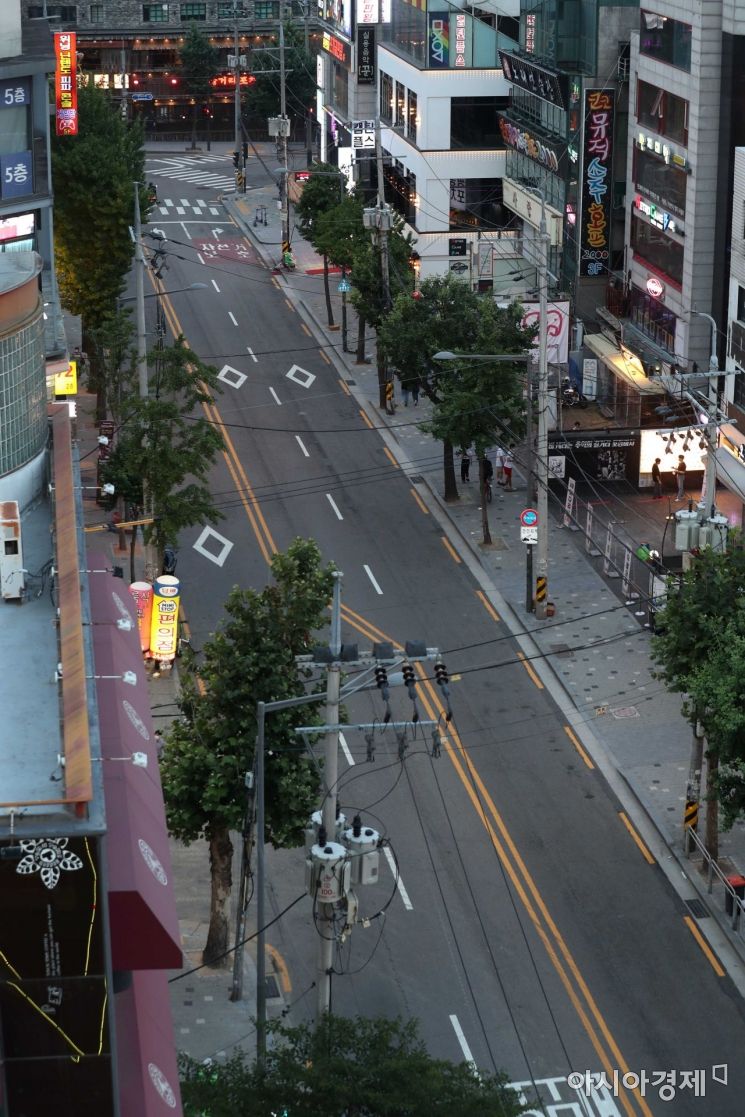 [포토]평소보다 한산한 홍대 거리 