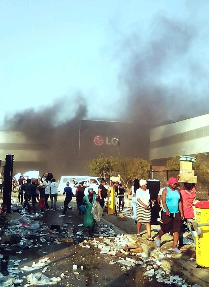 외교부 "남아공 폭동사태, 우리 국민 인적 피해 아직 없어"