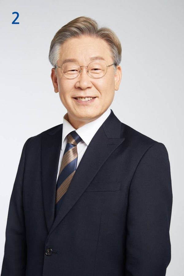 이재명 "당에 제출할 사진 골라주세요"…집단지성에 S.O.S