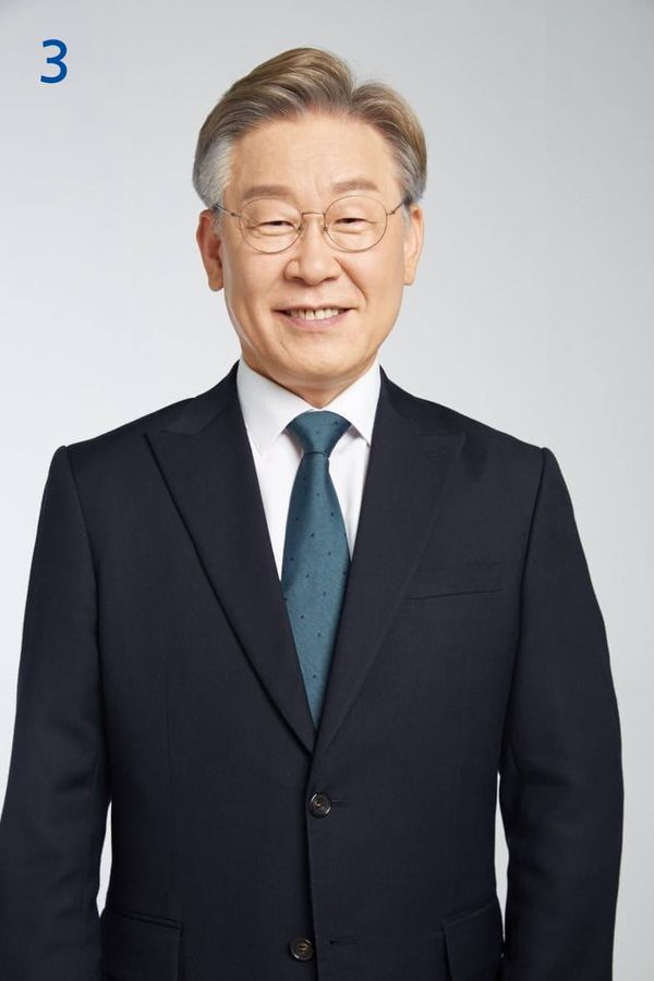 이재명 "당에 제출할 사진 골라주세요"…집단지성에 S.O.S