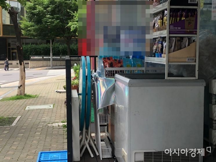 14일 서울 마포구의 한 편의점 노상 테이블이 정리되어 있다. 사진=김소영 기자 sozero815@asiae.co.kr