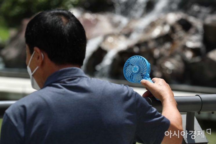 일요일인 29일 전국에 무더운 날씨가 이어지겠다. 아시아경제 DB