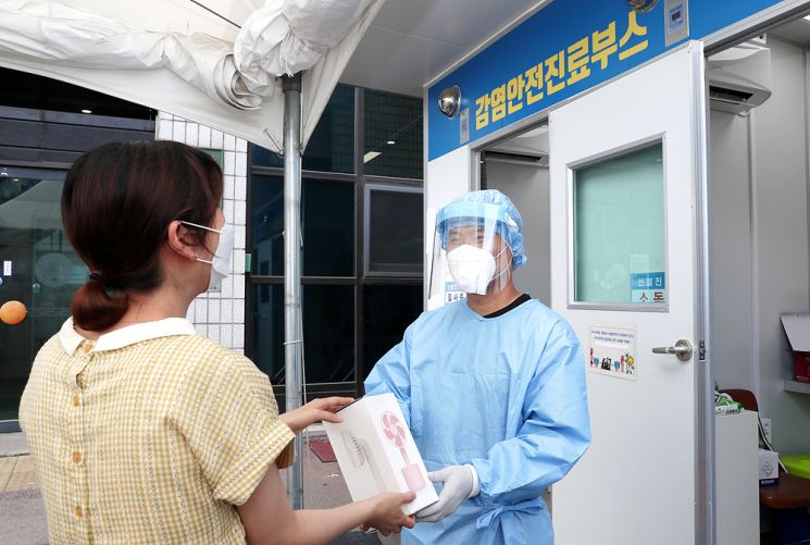[포토]채현일 영등포구청장, 폭염에 고생하는 직원 격려