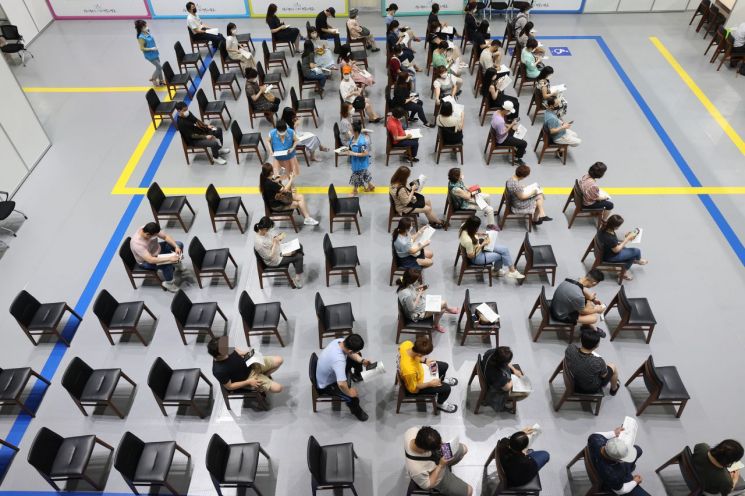 코로나19 신규 확진자 1536명… '4차 대유행' 속 사흘 연속 1500명 넘어