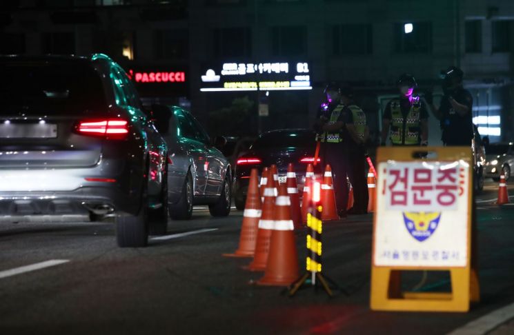 자영업자들, 이틀째 밤거리로…검문 대비해 '게릴라 차량 시위'