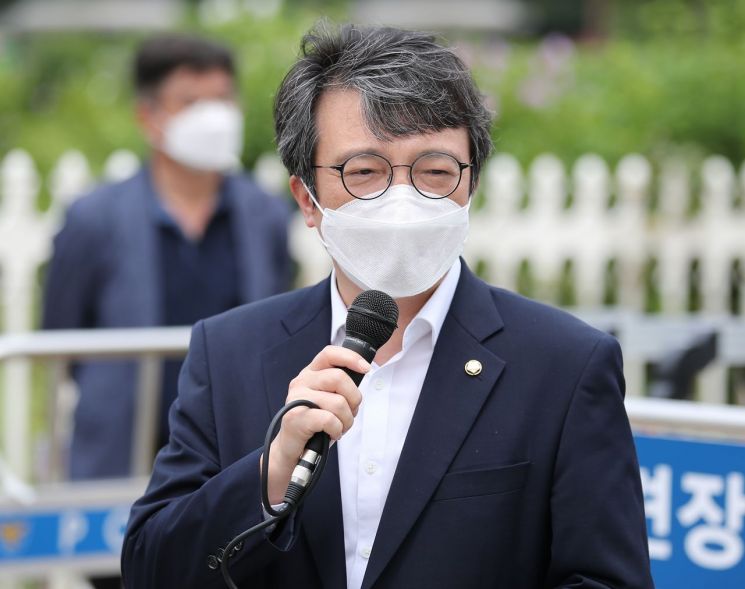 김의겸, 尹부친 주택매각 의혹 정정 "사실관계 착오에 사과"