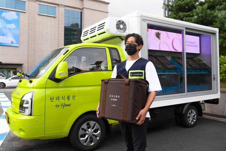 현대백화점이 콜드체인 시스템을 갖춘 전기트럭을 활용해 선보이는 '퀵커머스' 서비스(사진제공=현대백화점).