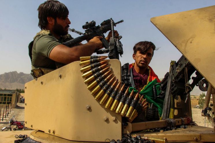 탈레반 대표단, 中 처음으로 방문..."美 공습은 평화협정 위반" 