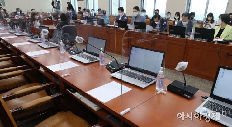 한상혁 방송통신위원장이 20일 국회에서 열린 과학기술정보방송통신위원회 전체회의에 출석, '구글 갑질방지법'(전기통신사업법 개정안)과 관련한 발언을 하고 있다./윤동주 기자 doso7@