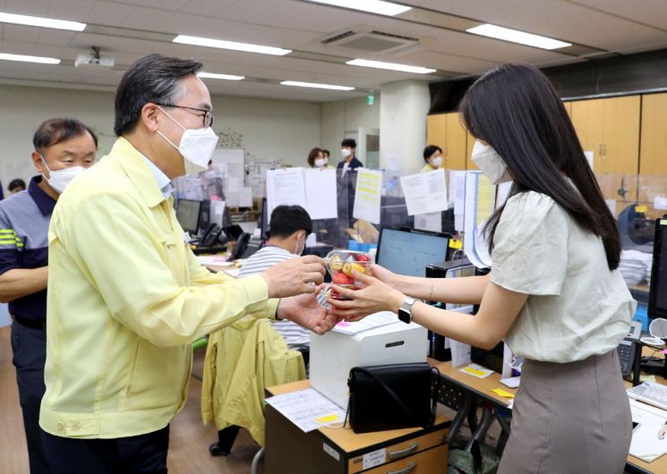 [포토]광진구, 광진광장에 '찾아가는 선별진료소' 운영 