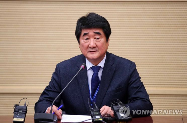 신치용 국가대표 선수촌장이 지난 11일 오전 충북 진천 국가대표 선수촌 챔피언하우스에서 열린 대한체육회 신임 임원 상견례에서 인사말을 하고 있다./사진=연합뉴스